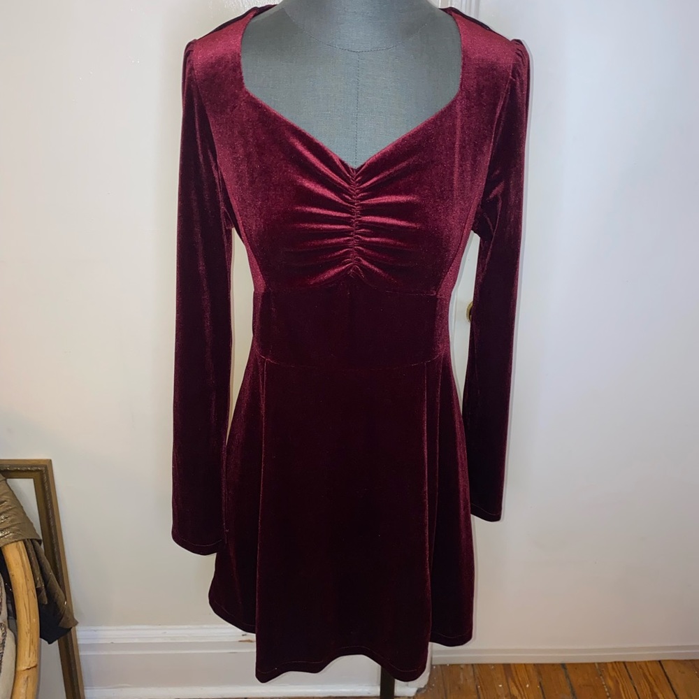 ‘Tis the Season! NWOT Burgundy Red Velvet Long Sleeved Dress! Sz L Zip up back